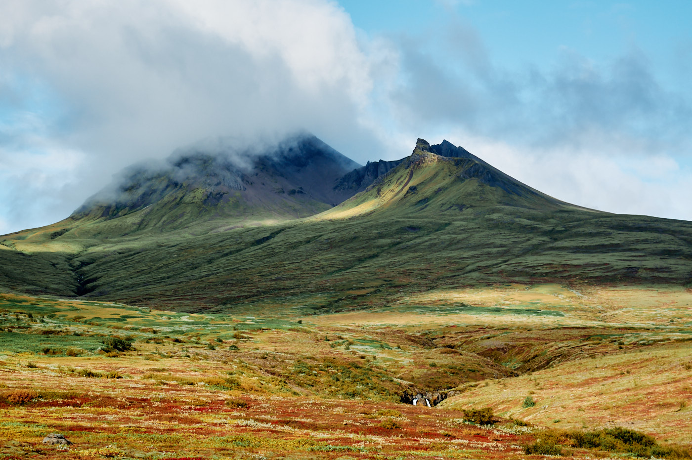 Het eerste deel van de Skaftafellsheiði-route. Kristínartindar verbergt zich in de wolken.